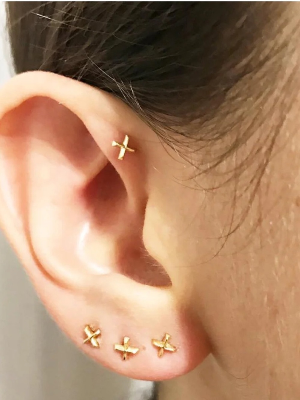 Lizzie Mandler set- 4 Gold Minimal Hoop & 1 X-Stud -